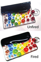 two pictures of a purse with different colors